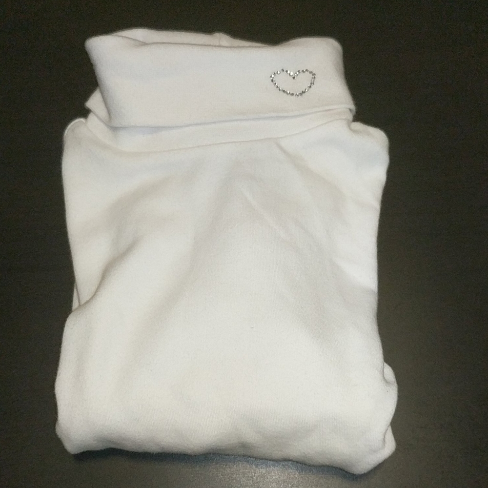 Girls 6/6x white turtleneck with diamond heart